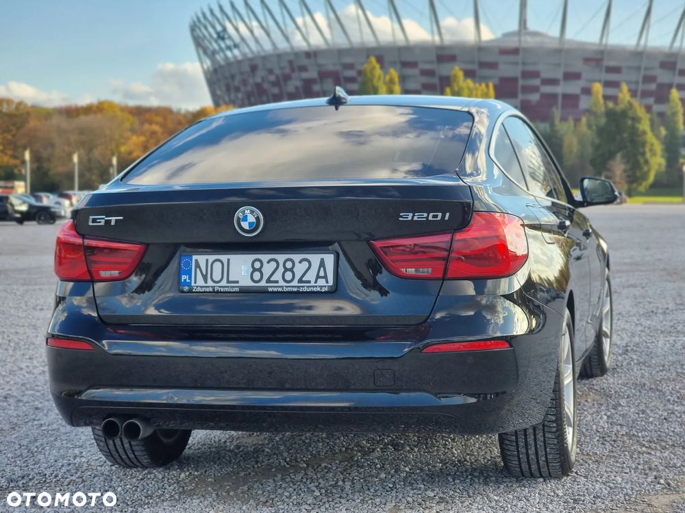 BMW 320I 2017 photo 2
