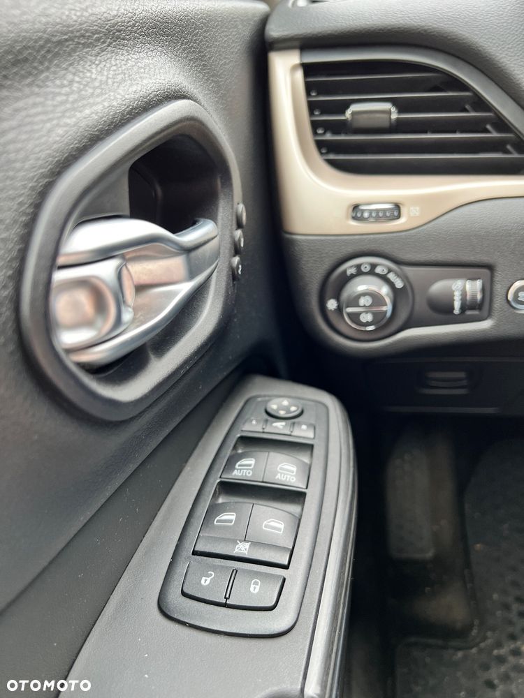 Jeep Cherokee - 21