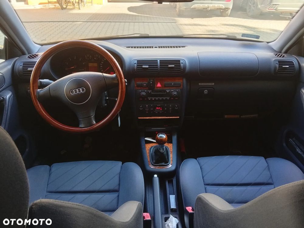 Audi A3 Sportback 1.8T Quattro Ambiente - 9