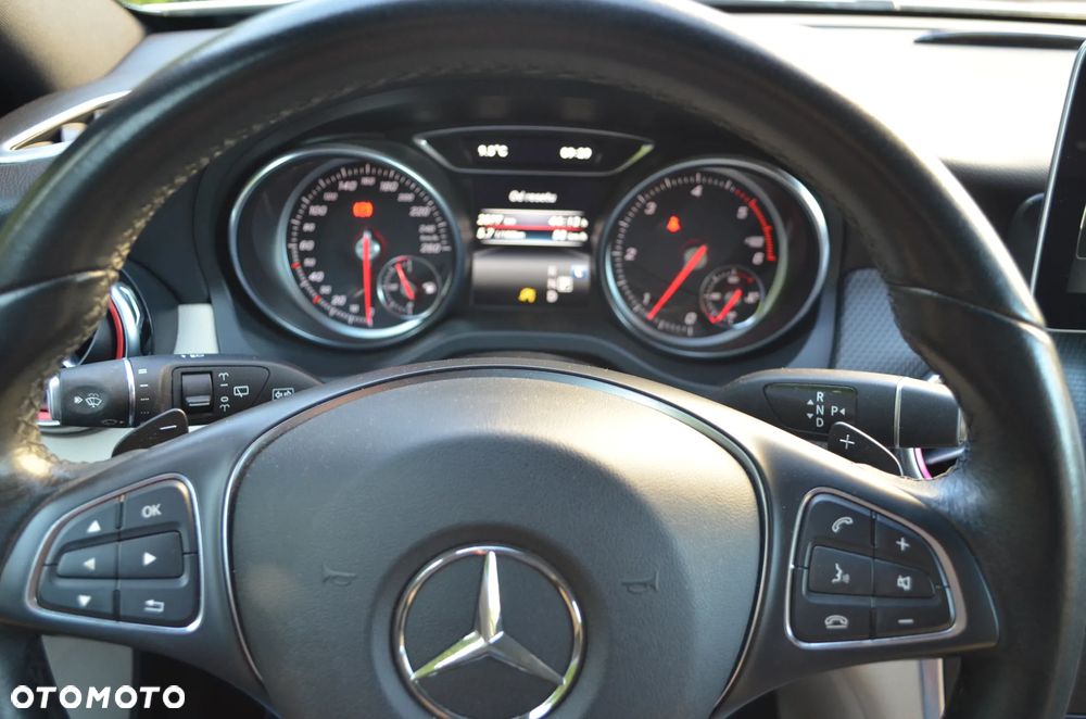 Mercedes-Benz GLA 200 d 7G-DCT AMG Line - 11