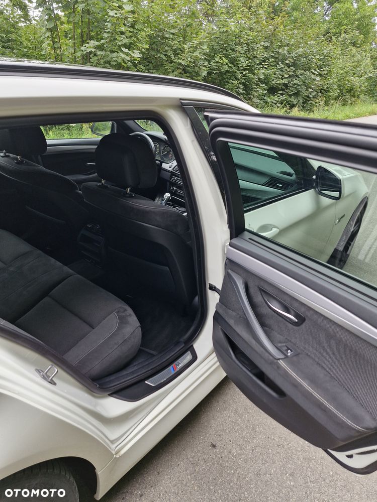 BMW Seria 5 525d - 12