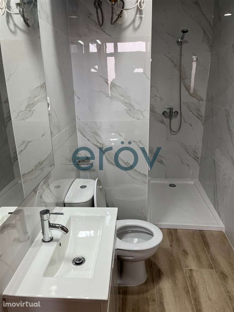 Moradia Convertida em 3 Apartamentos – Areosa, Paranhos | Porto - Grande imagem: 5/30