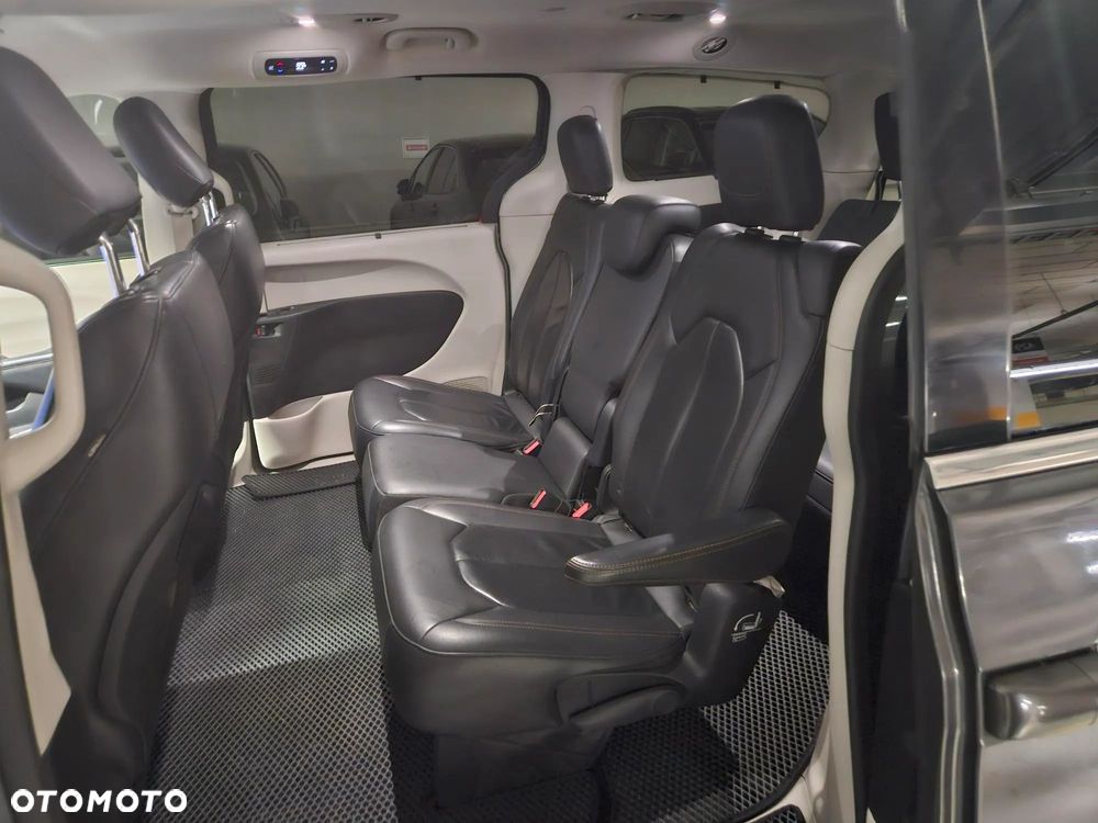 Chrysler Pacifica - 13