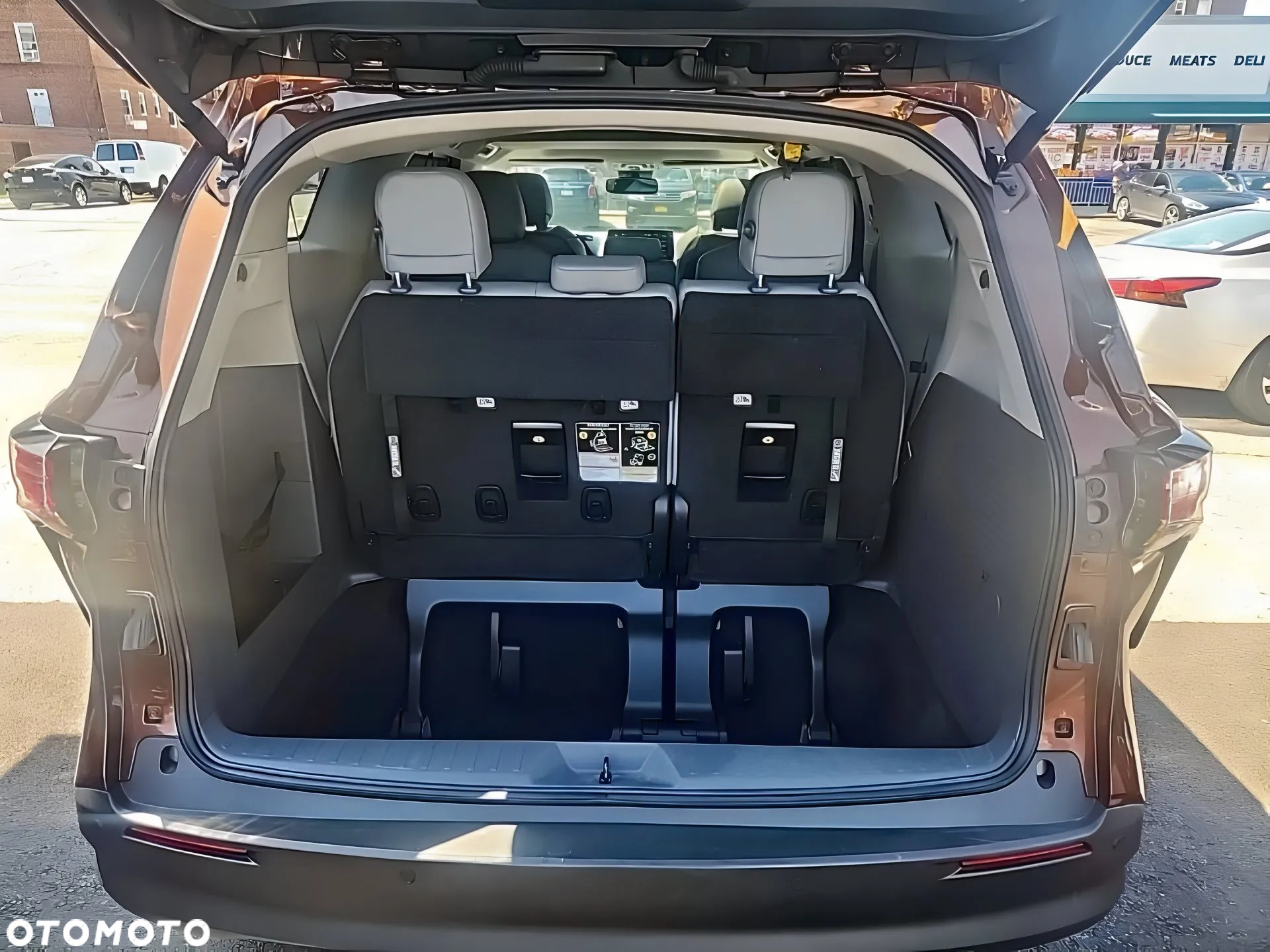 Toyota Sienna - 11