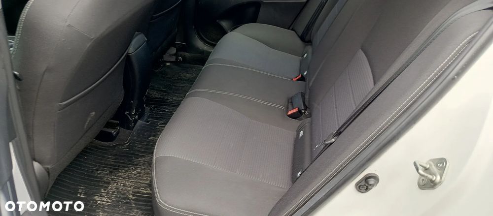 Toyota Avensis 2.0 D-4D Premium - 9