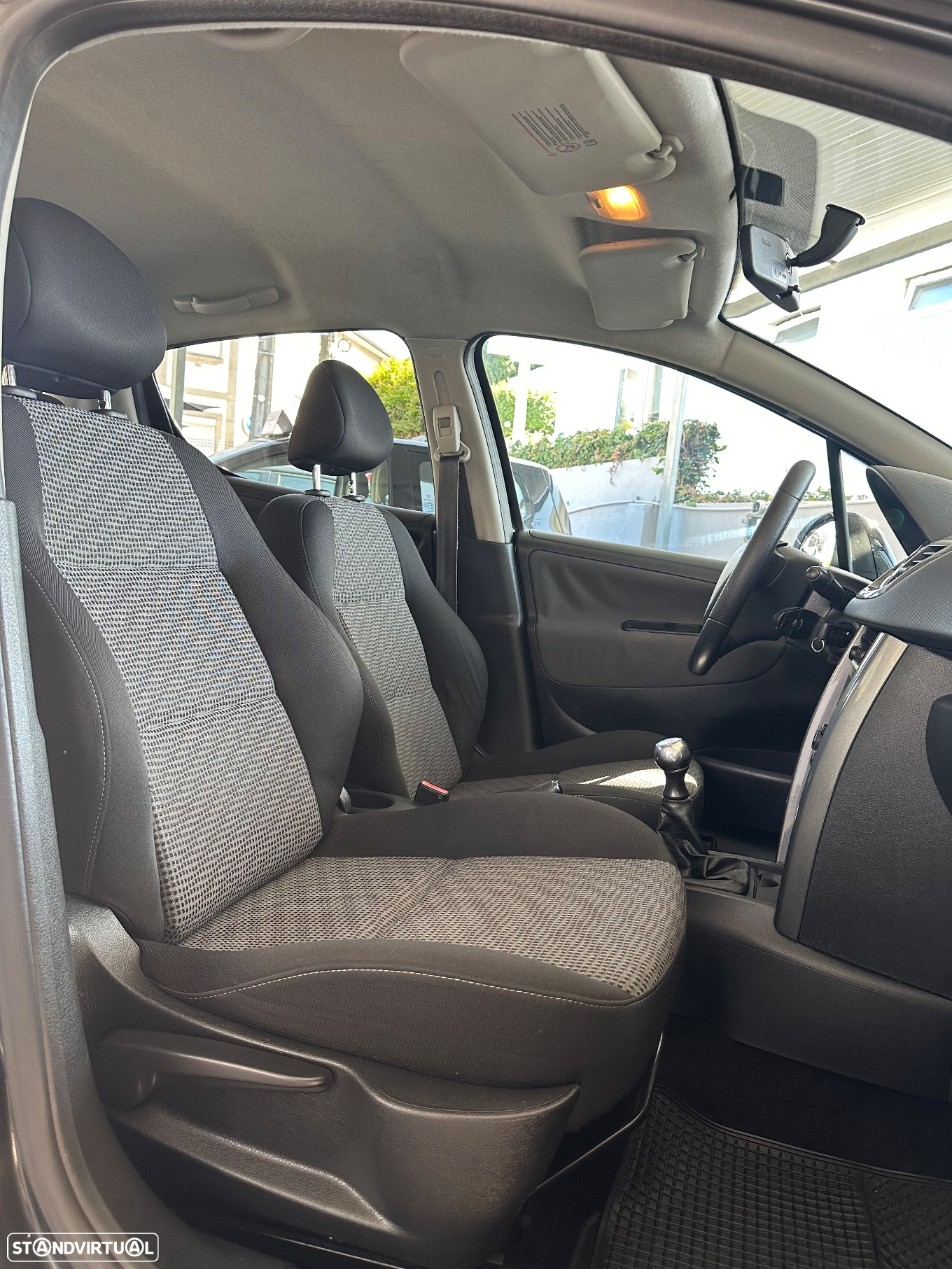 Peugeot 207 1.4 16V SE Sportium - 26