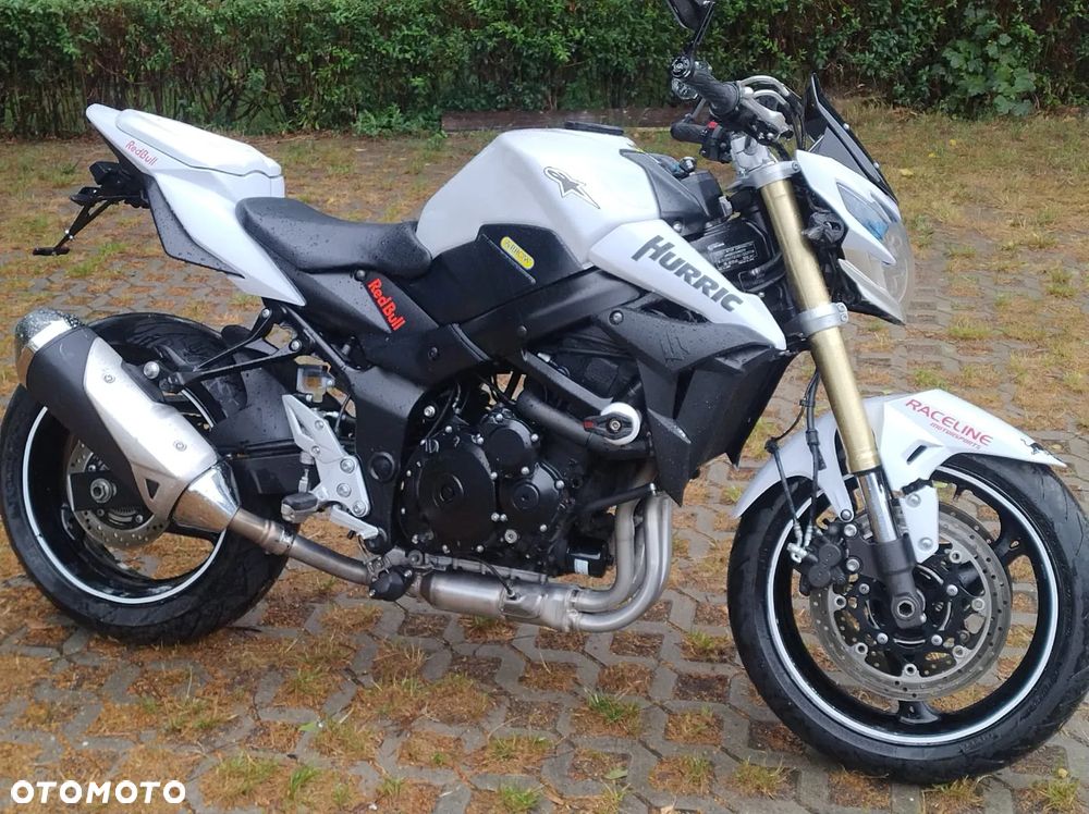 Suzuki GSR - 6