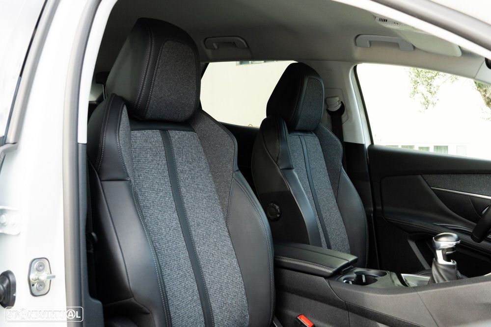 Peugeot 3008 1.2 PureTech Allure Pack - 26