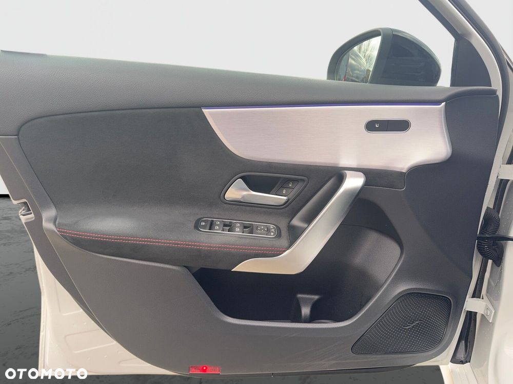 Mercedes-Benz Klasa A 220 4-Matic AMG Line 7G-DCT - 16