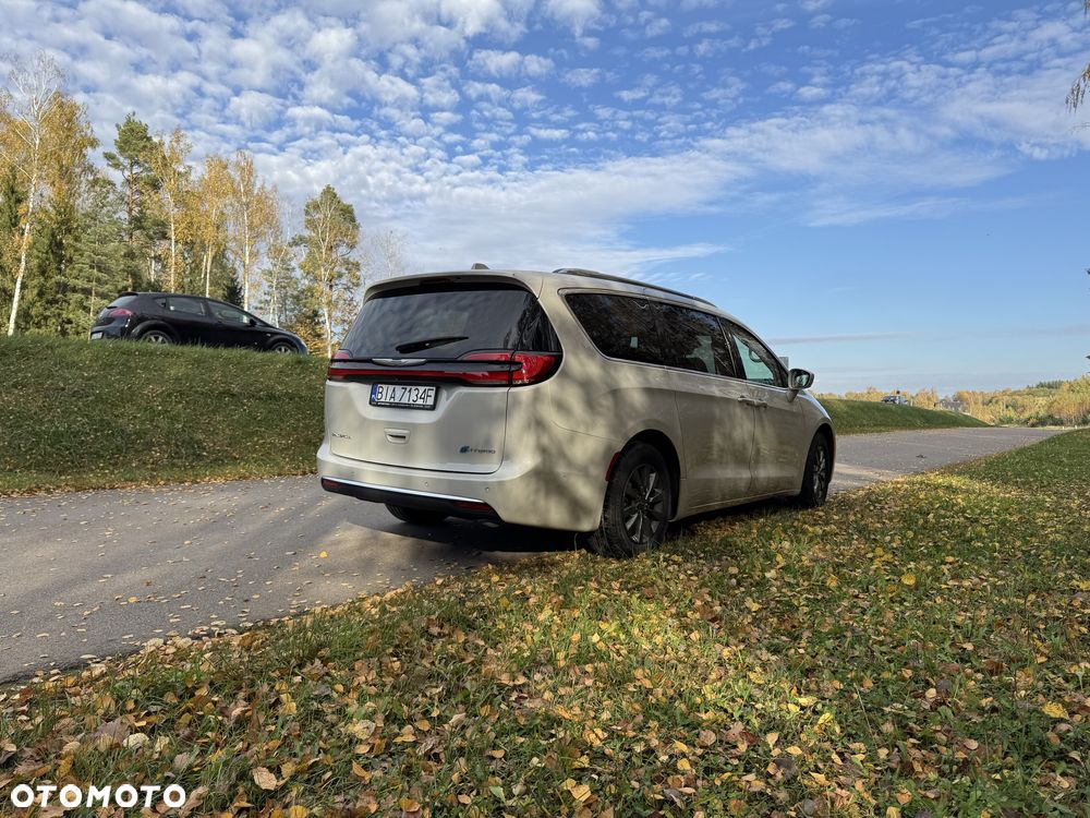 Chrysler Pacifica - 4