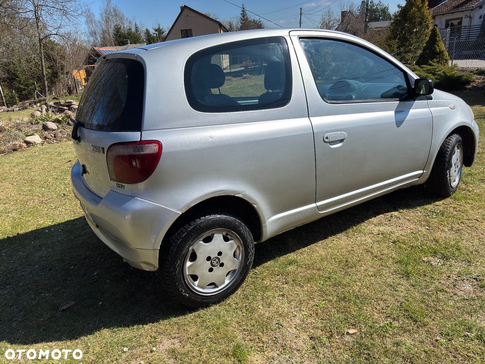 Toyota Yaris - 4
