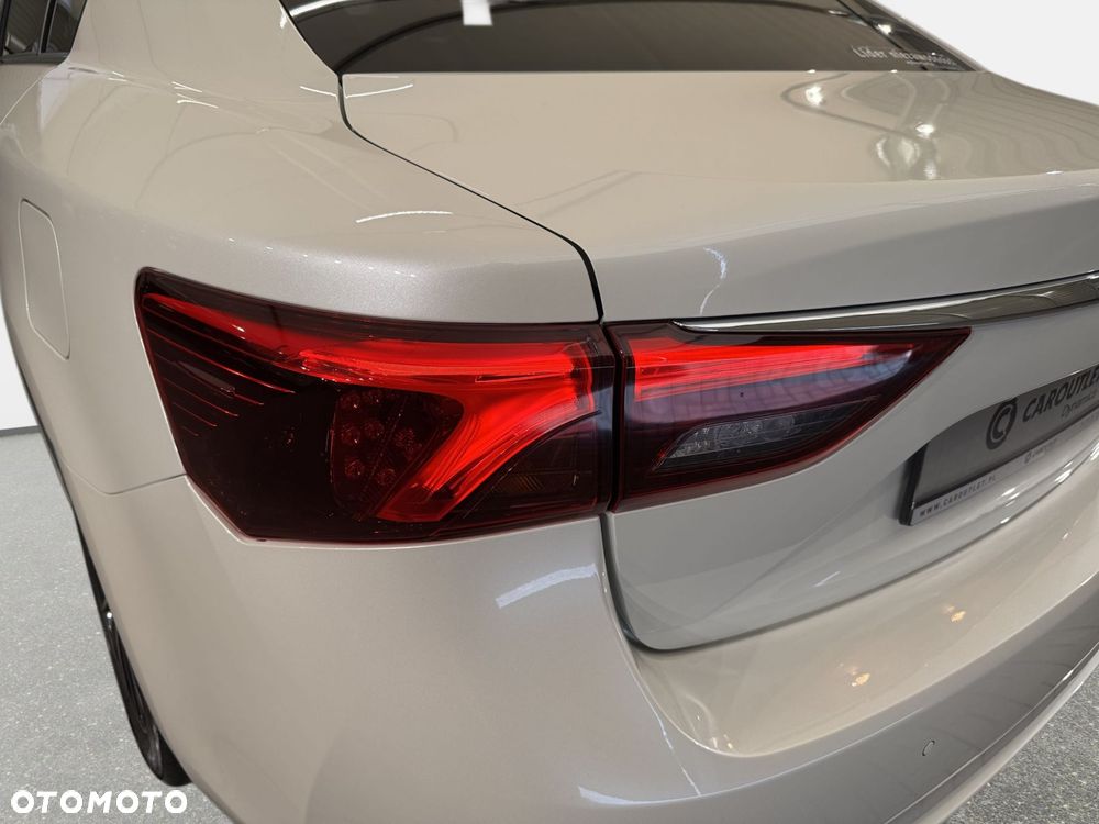 Toyota Avensis - 12