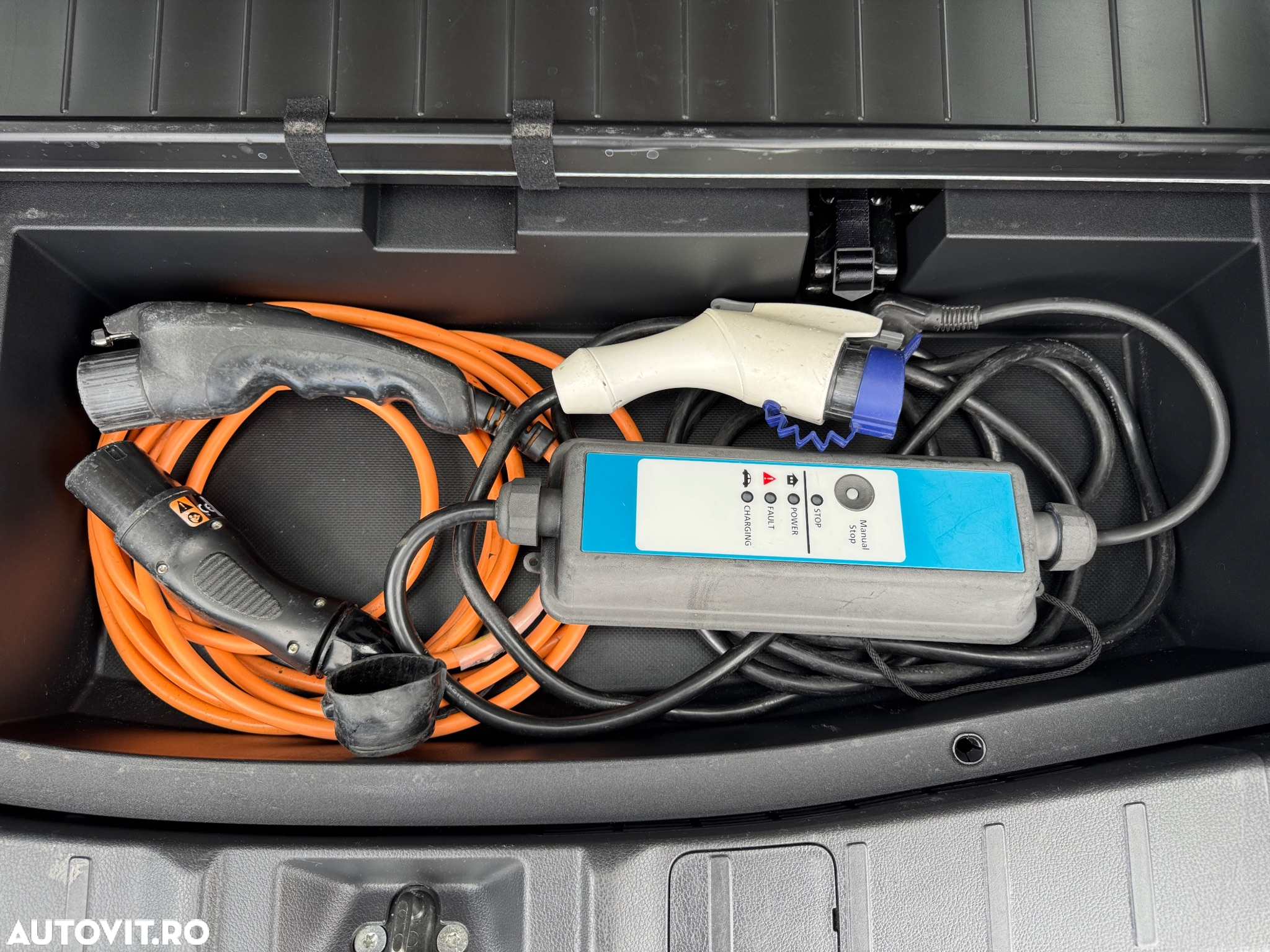 Mitsubishi Outlander 2.0 4WD Plug-In Hybrid - 13