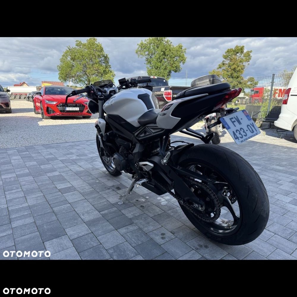 Triumph Street Triple - 4