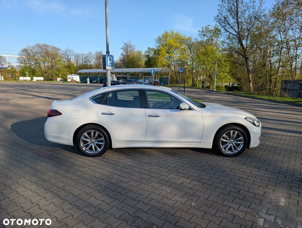 Infiniti Q70 - 4