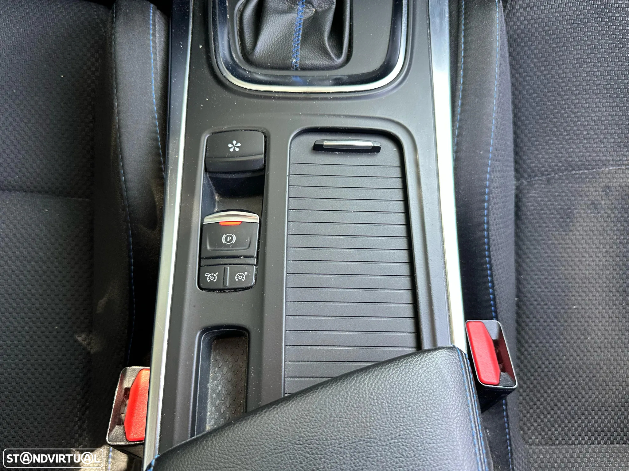 Renault Mégane ENERGY TCe 205 EDC GT - 38