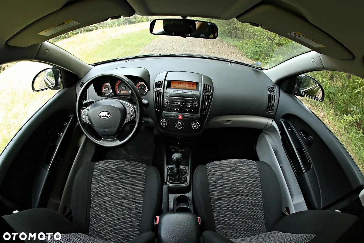 Kia Ceed - 10