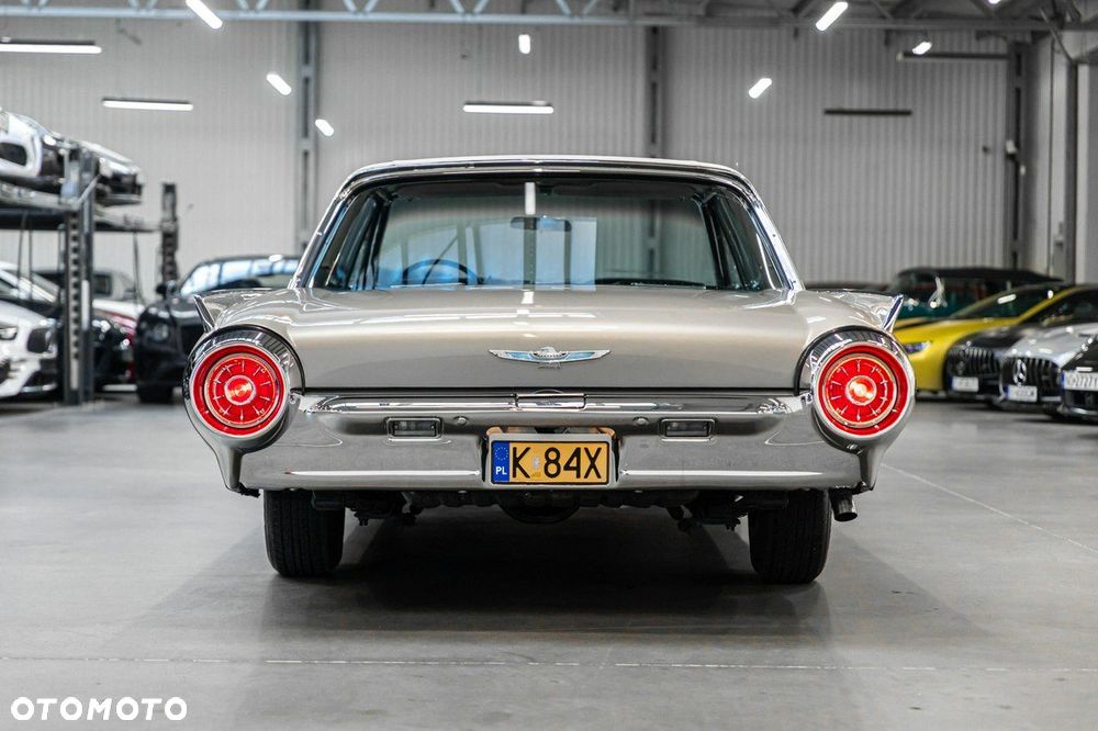 Ford Thunderbird - 9