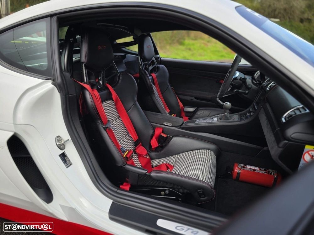 Porsche Cayman GT4 - 49