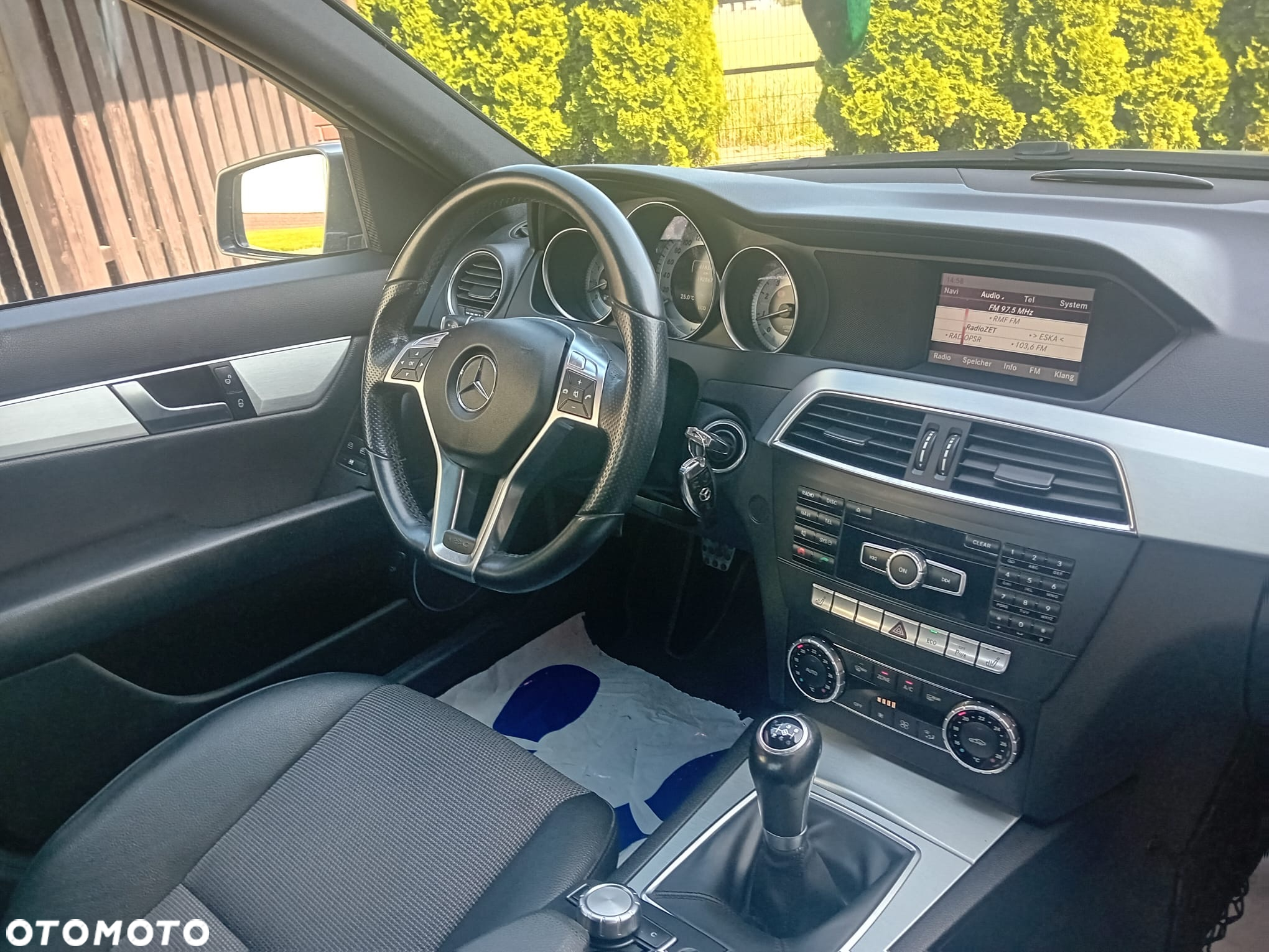 Mercedes-Benz Klasa C 180 CGI BlueEff Avantgarde - 21