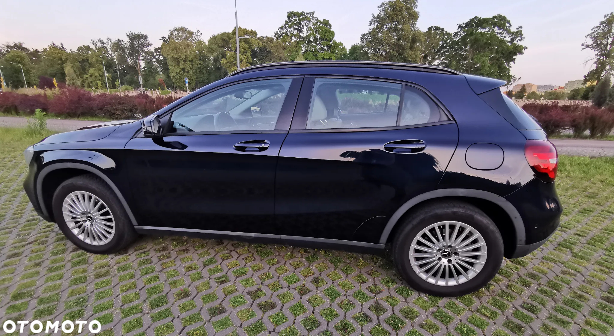 Mercedes-Benz GLA 200 7G-DCT - 10