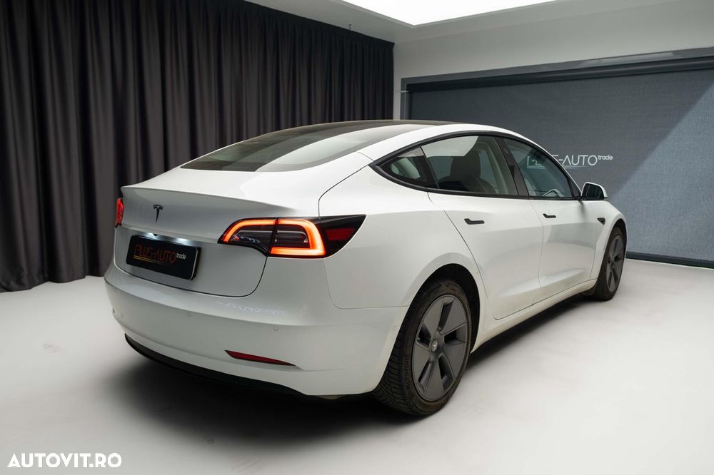Tesla Model 3 RWD - 4