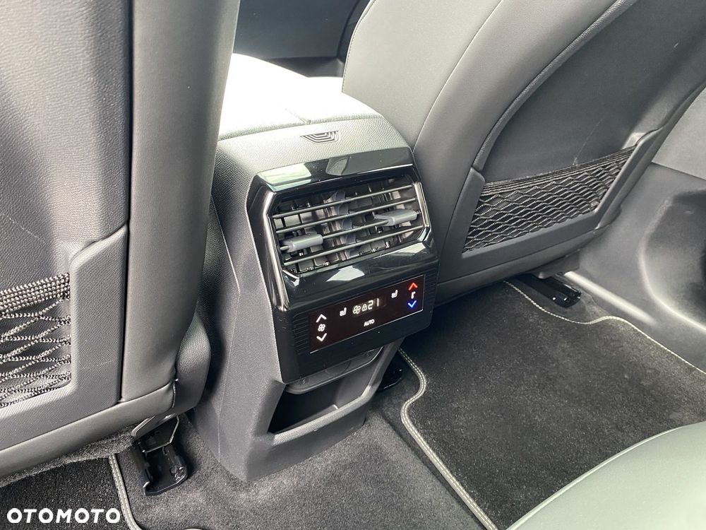 Peugeot E-5008 - 15