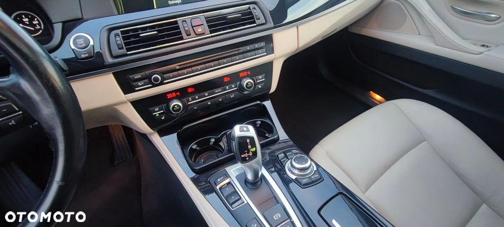BMW Seria 5 525d xDrive - 13