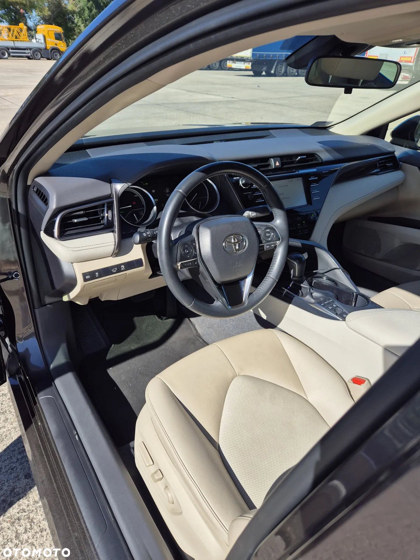 Toyota Camry - 11