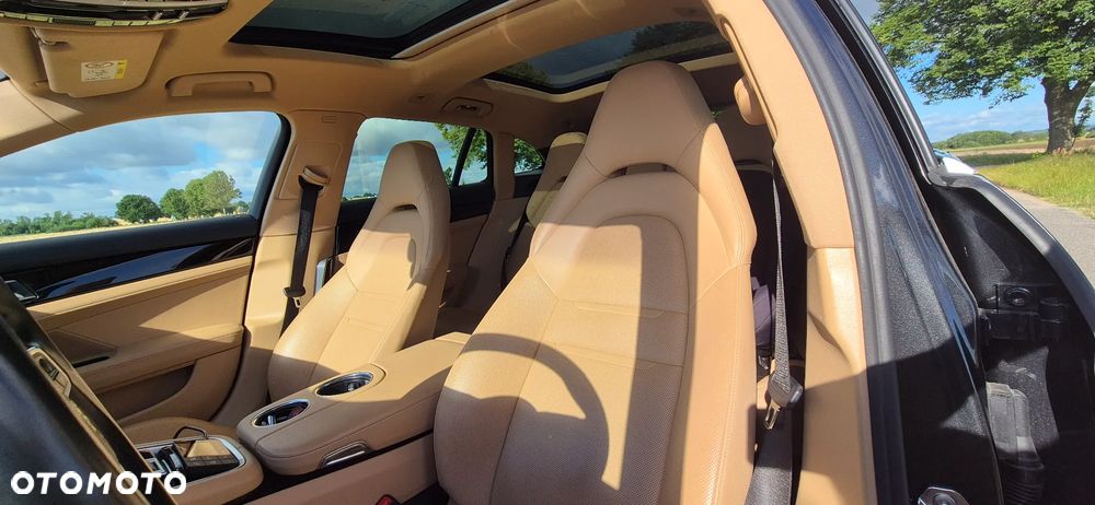 Porsche Panamera 4 E-Hybrid - 14