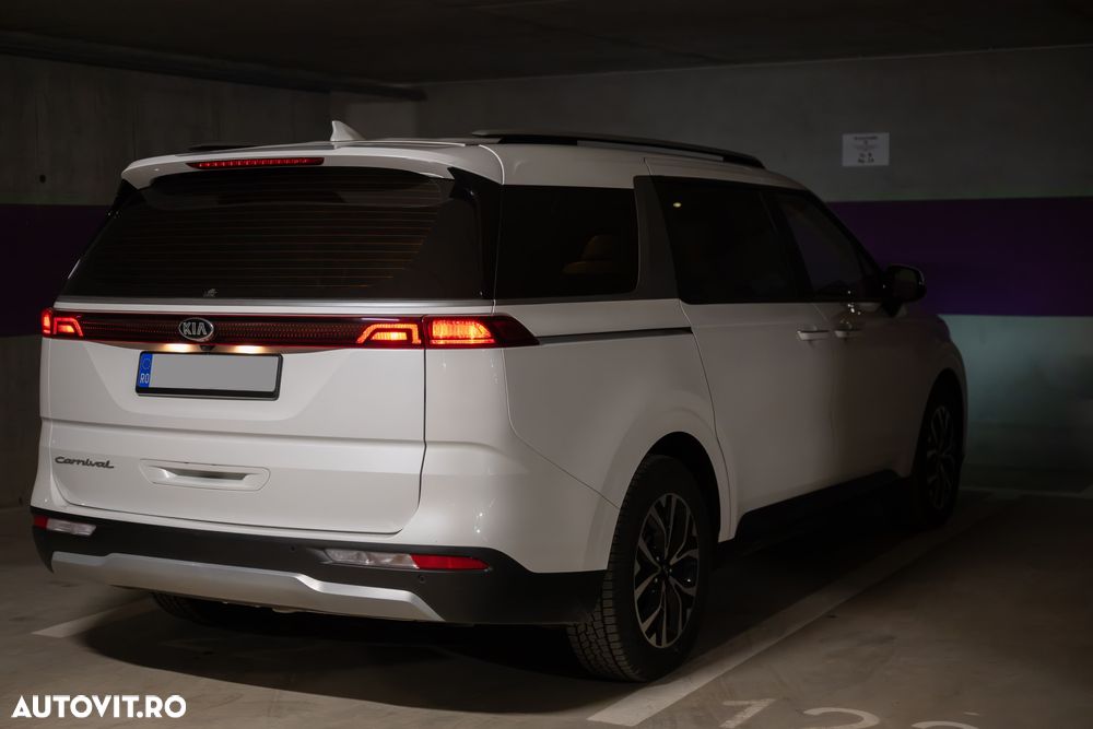 Kia Carnival - 4