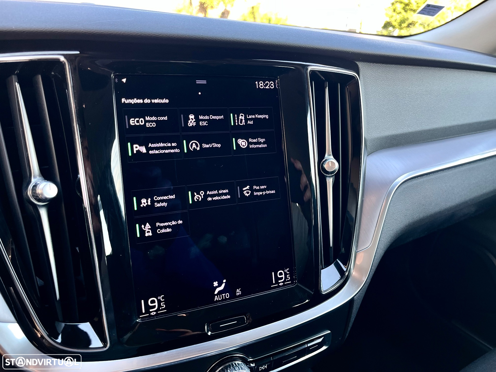 Volvo V60 2.0 B4 Momentum Geartronic - 30