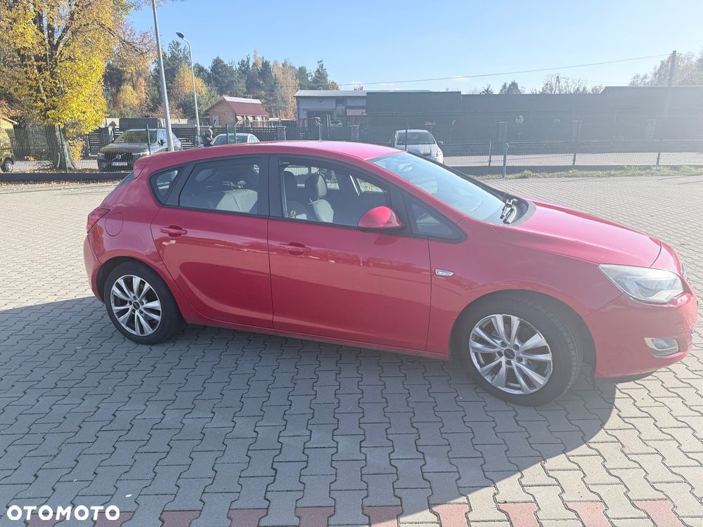 Opel Astra 2010 photo 5