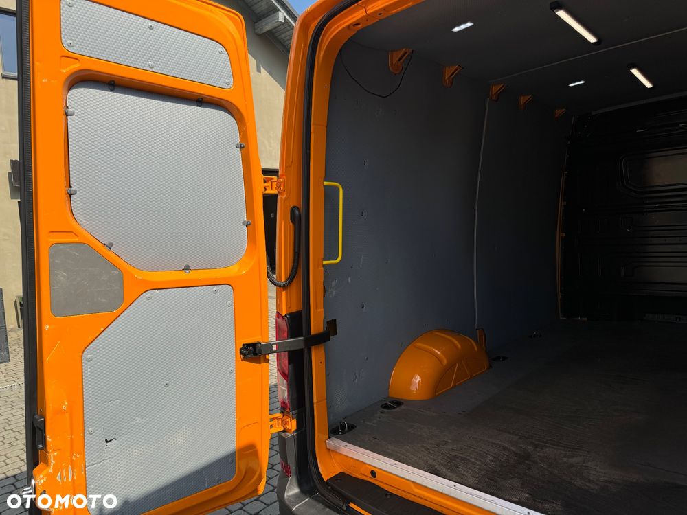 Volkswagen Crafter - 13