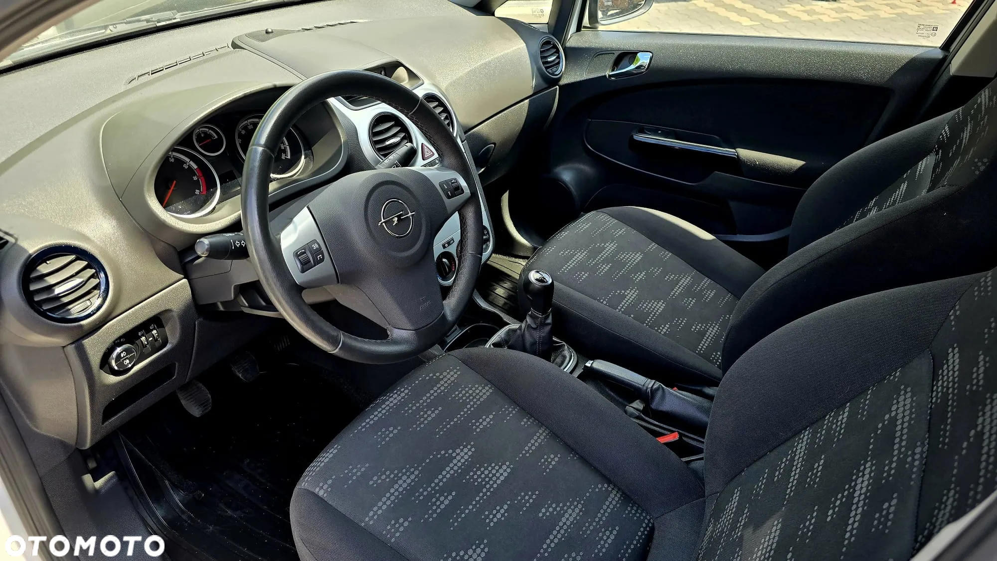 Opel Corsa 1.4 16V Sport - 12