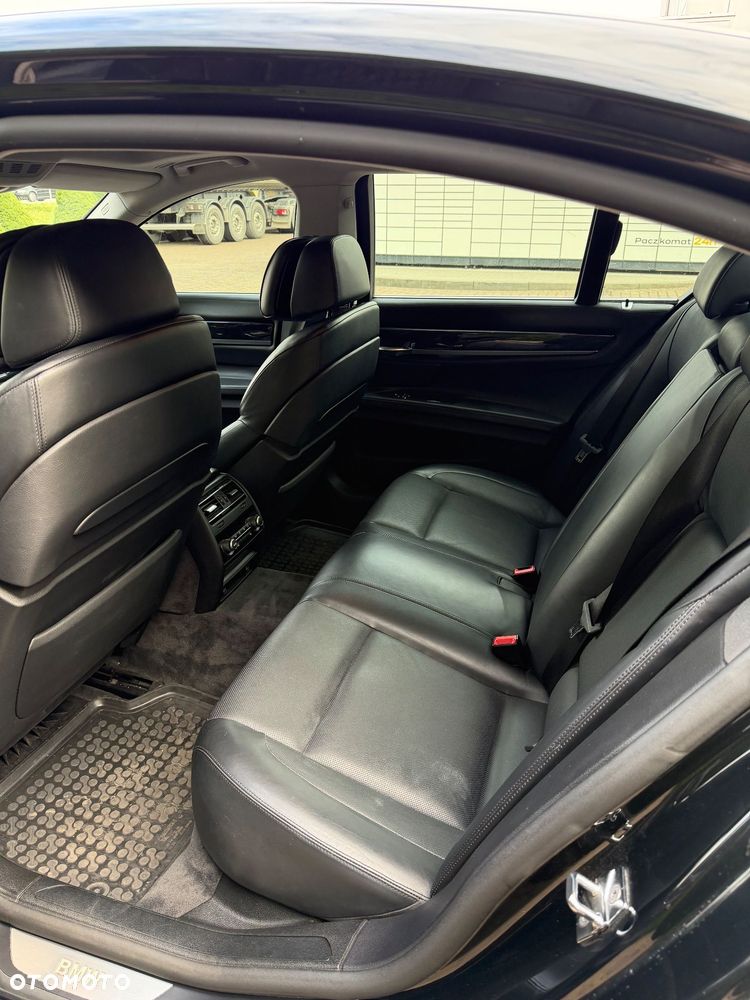 BMW Seria 7 750i - 10