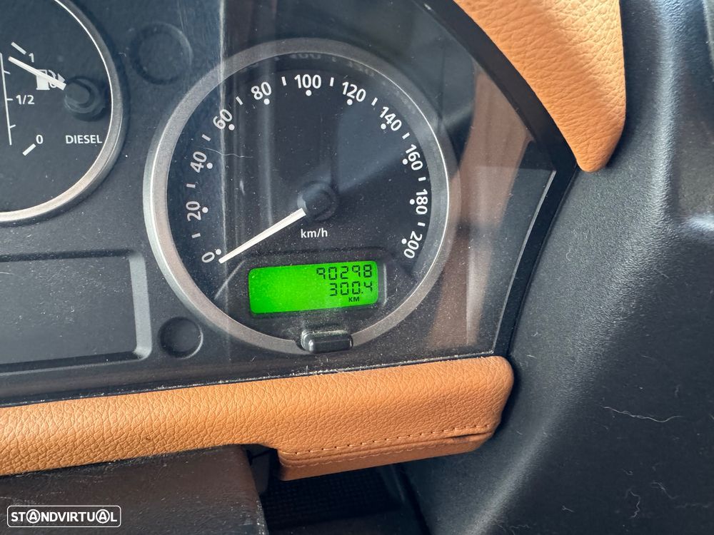 Land Rover Defender 90 Hard Top SE - 13