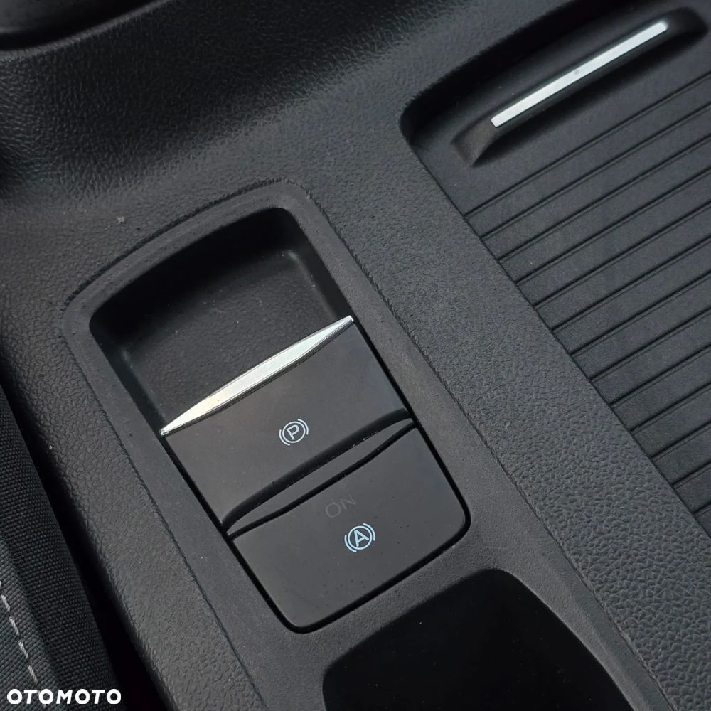 Ford Focus SW 1.0 EcoBoost Hybrid TITANIUM X - 27