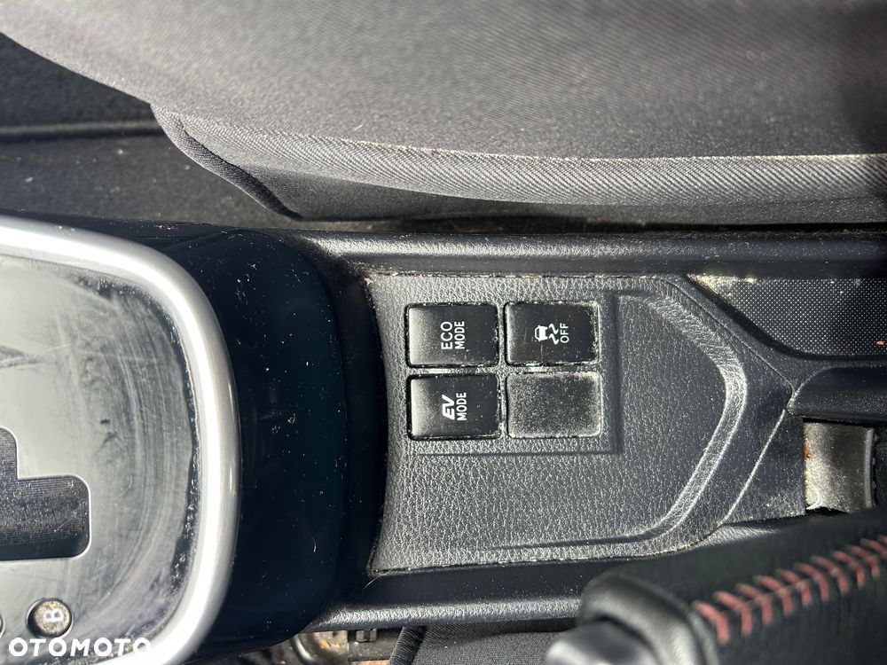 Toyota Yaris Hybrid 100 Selection Platinum - 17
