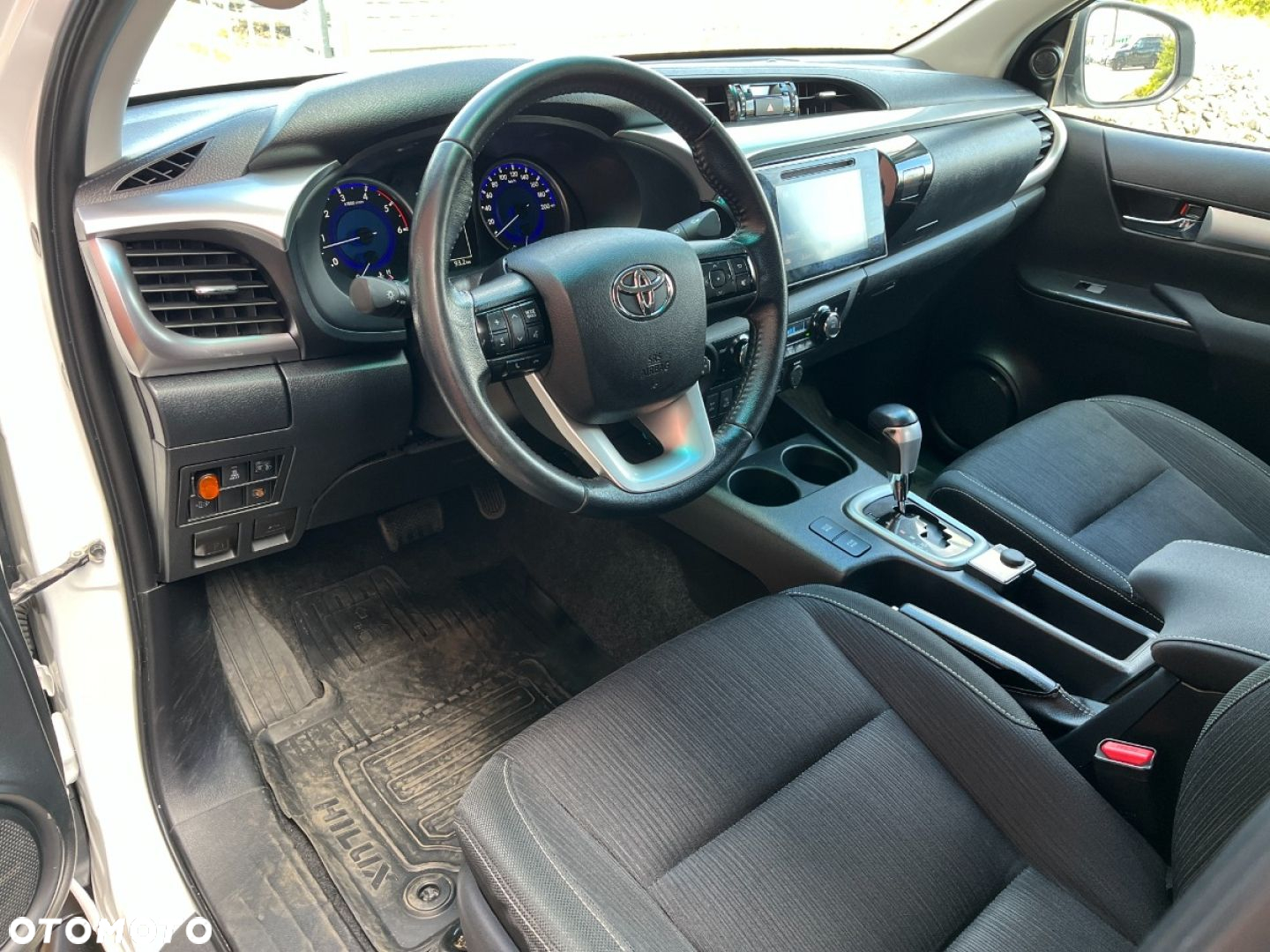 Toyota Hilux 4x4 Double Cab Autm Executive - 8