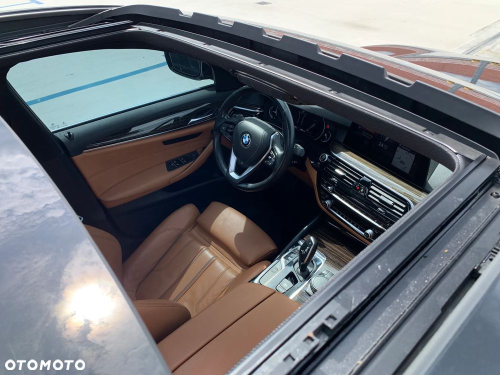 BMW Seria 5 530i xDrive Sport Line - 17