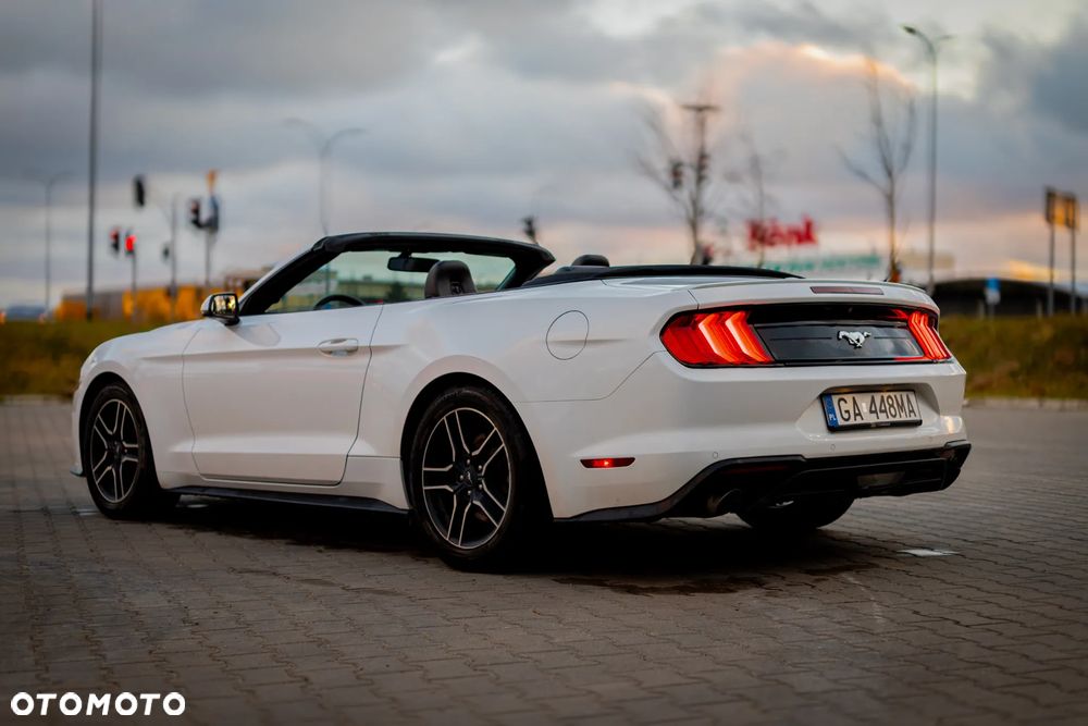 Ford Mustang - 1