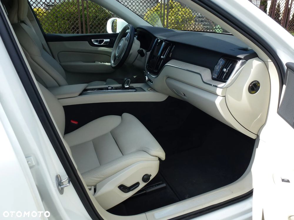 Volvo XC 60 B4 B Plus Bright - 12