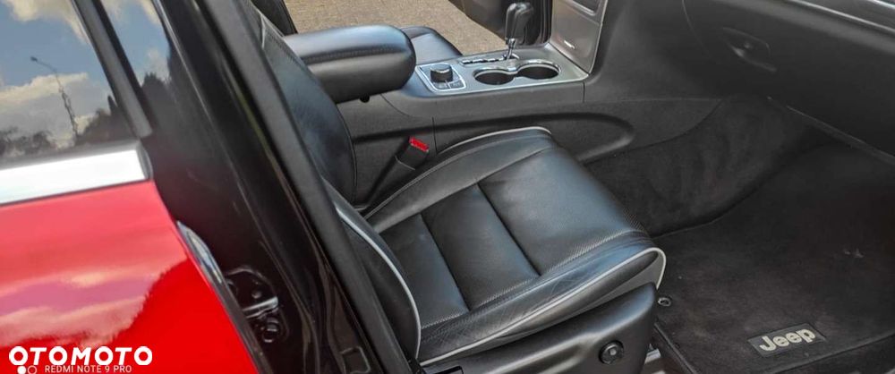 Jeep Grand Cherokee - 32