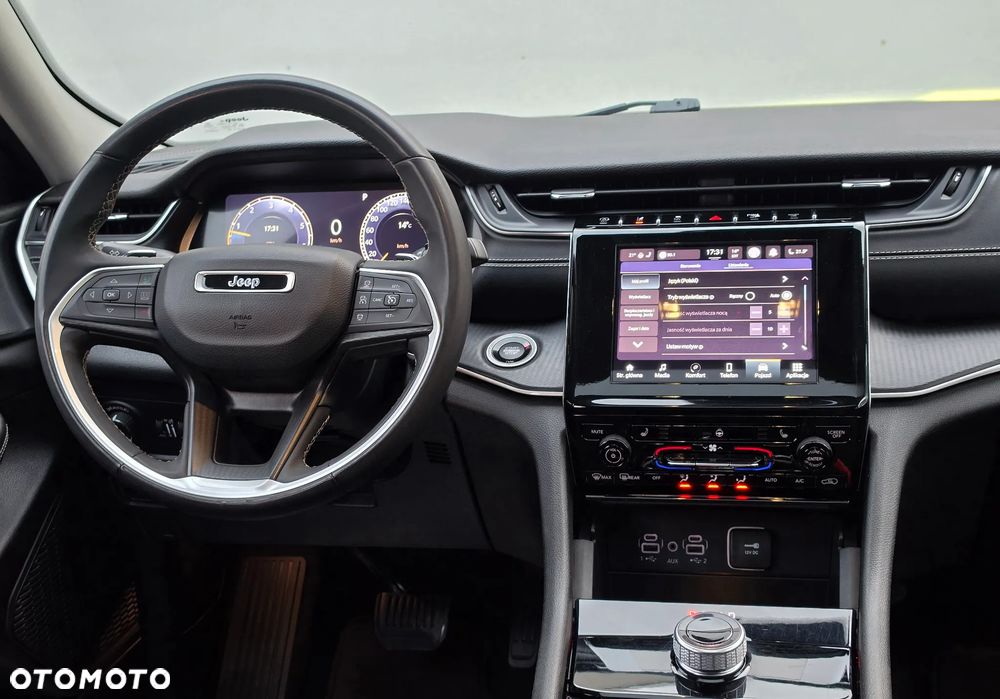 Jeep Grand Cherokee - 24