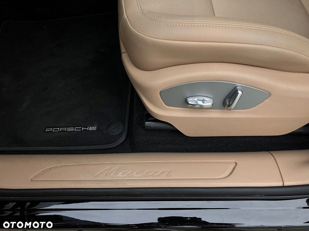Porsche Macan - 24