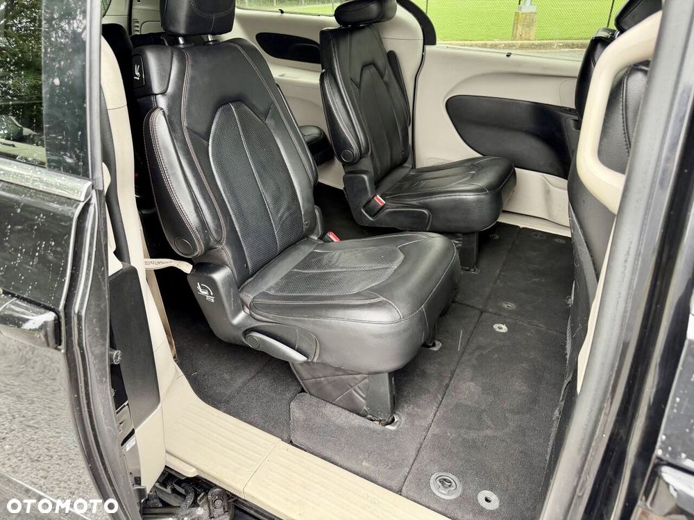 Chrysler Pacifica - 15