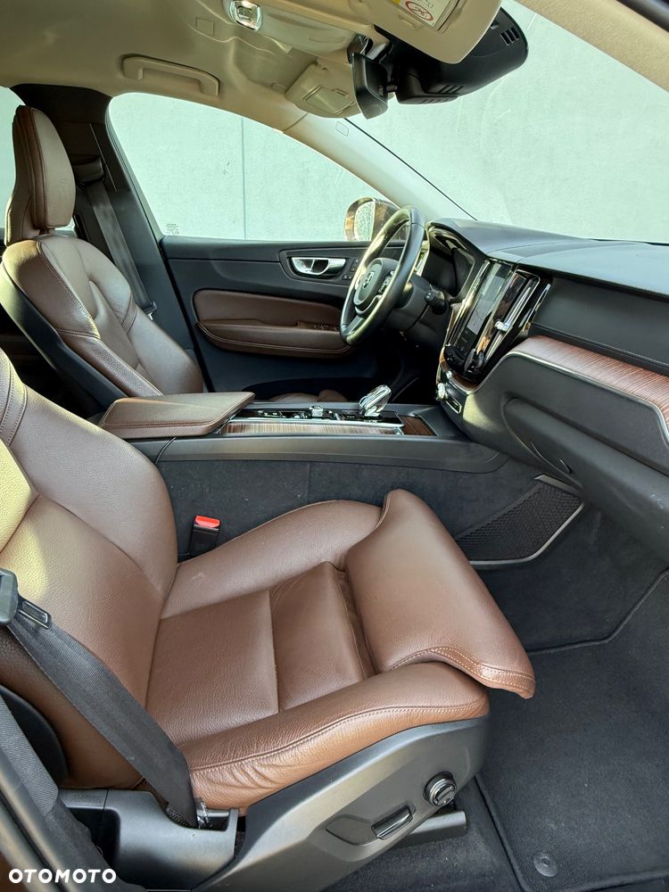 Volvo XC 60 B4 D AWD Inscription - 18