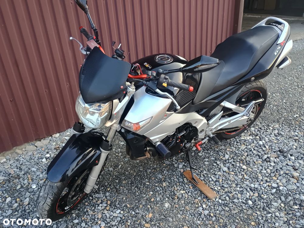 Suzuki GSR - 1