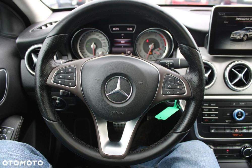 Mercedes-Benz GLA - 39